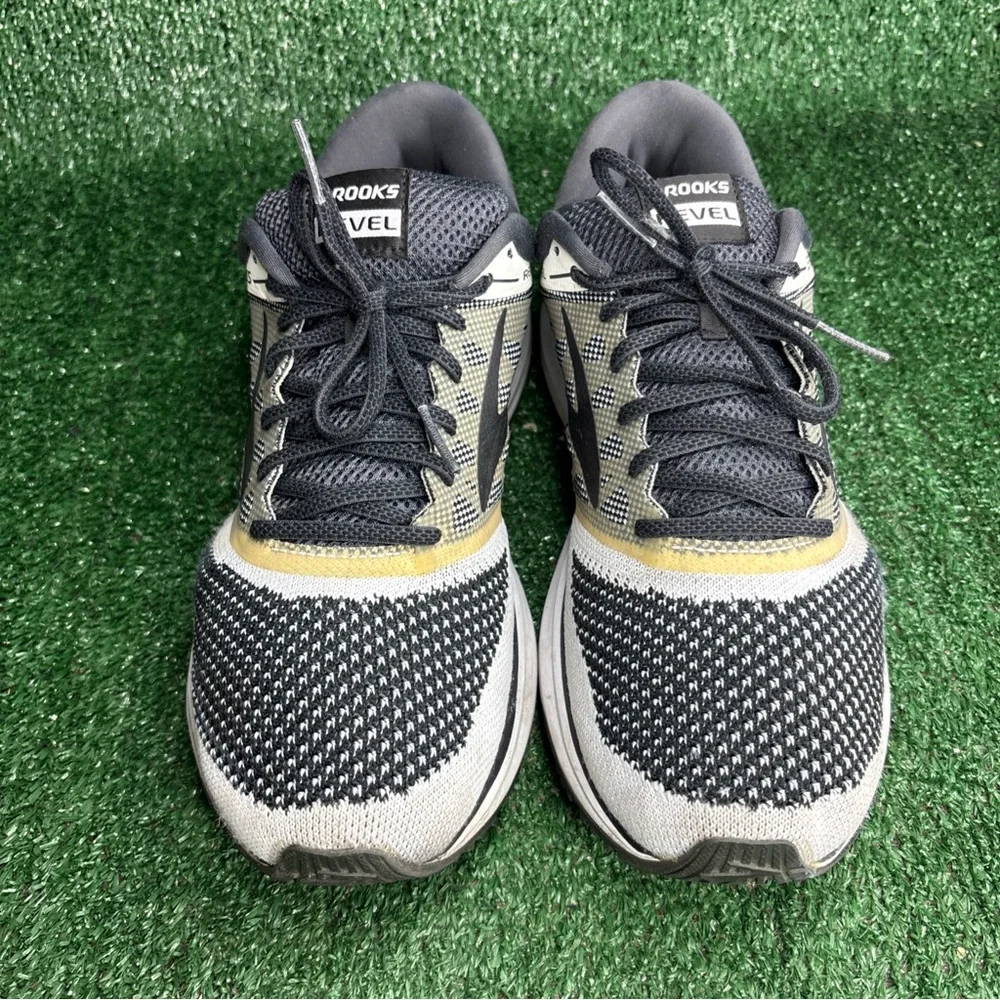 Brooks Mens Revel 1102601D155 White Black Running Shoes Sneaker Oreo Size 11.5 D
